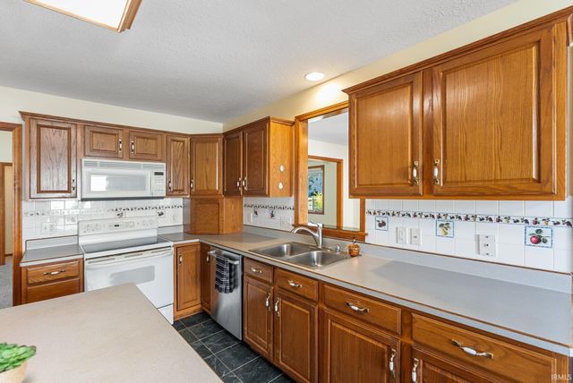 5619 Fox Mill Run, Fort Wayne, IN 46835