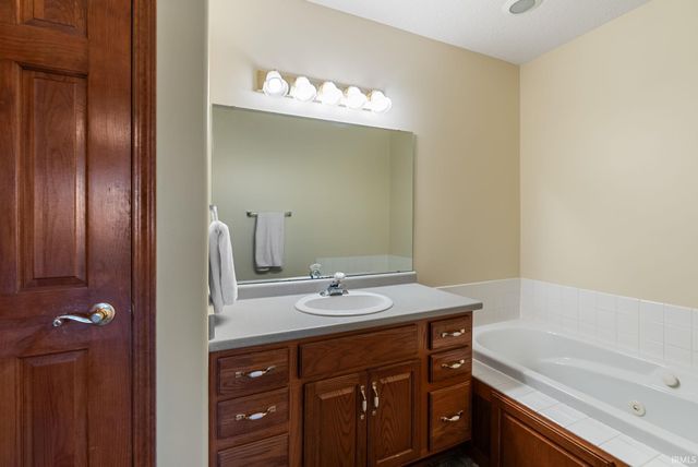 5619 Fox Mill Run, Fort Wayne, IN 46835