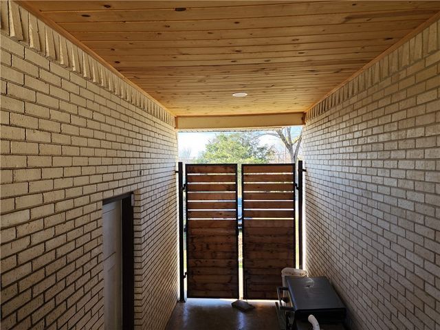 2747 White Oak Drive, Rogers, AR 72758