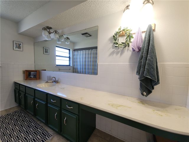 2747 White Oak Drive, Rogers, AR 72758