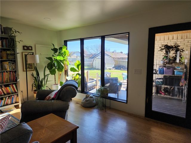 2747 White Oak Drive, Rogers, AR 72758