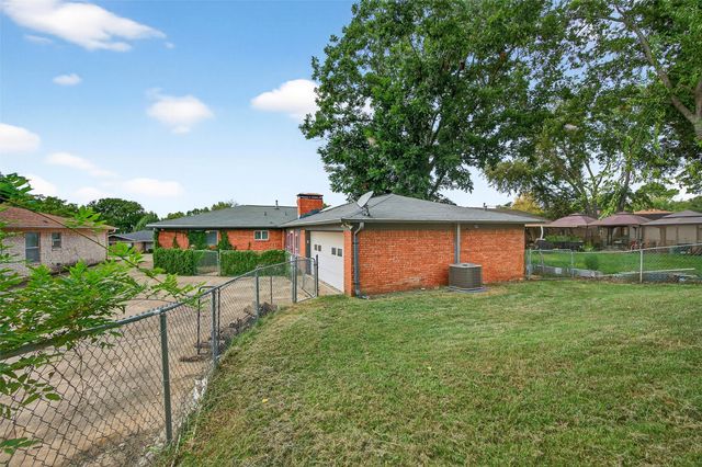 112 S Wood Avenue, Denison, TX 75020