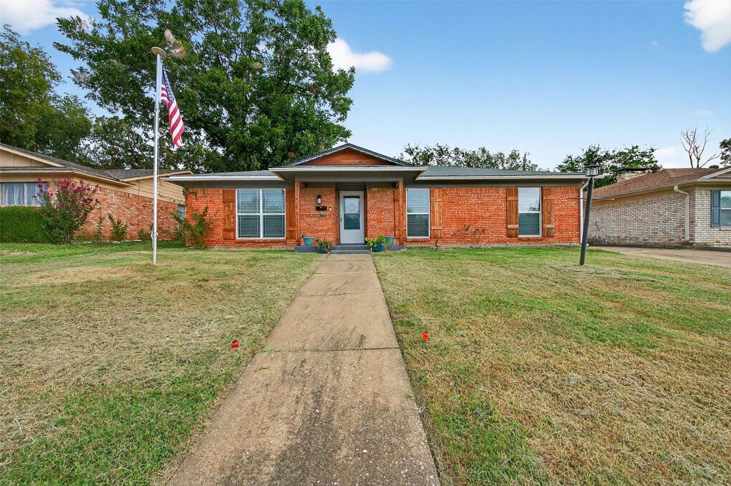 112 S Wood Avenue, Denison, TX 75020