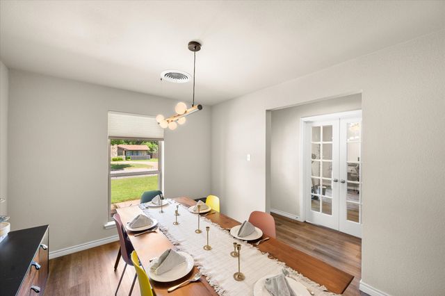 4904 Fall River Drive, Fort Worth, TX 76103