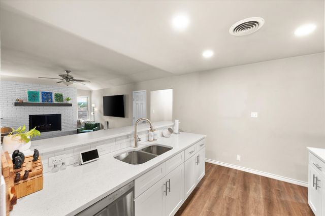 4904 Fall River Drive, Fort Worth, TX 76103