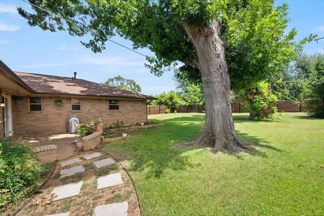 4904 Fall River Drive, Fort Worth, TX 76103