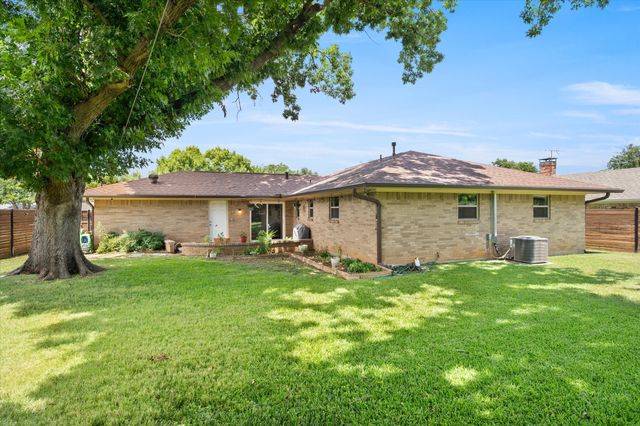 4904 Fall River Drive, Fort Worth, TX 76103