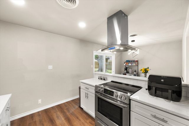 4904 Fall River Drive, Fort Worth, TX 76103