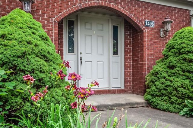 1406 S Golf Club Drive, Richmond, MO 64085