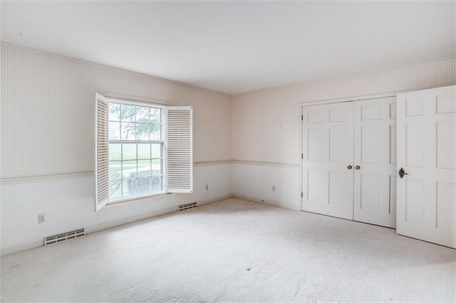 1406 S Golf Club Drive, Richmond, MO 64085