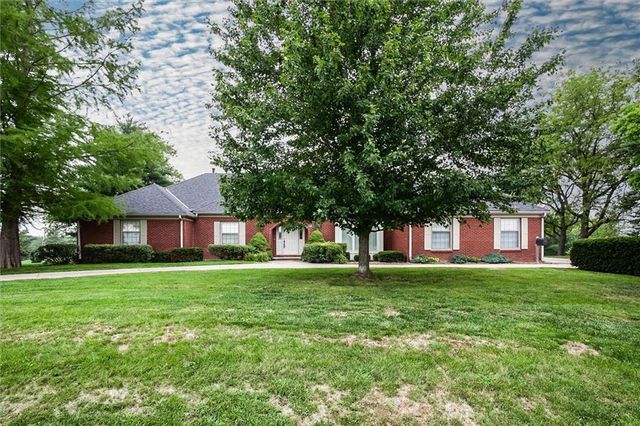 1406 S Golf Club Drive, Richmond, MO 64085