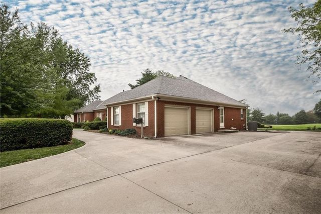 1406 S Golf Club Drive, Richmond, MO 64085