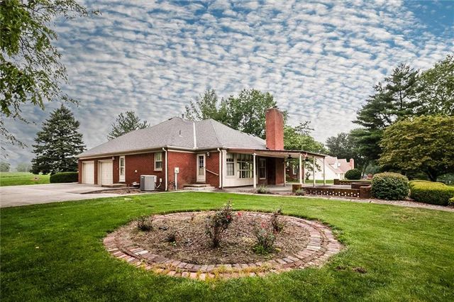 1406 S Golf Club Drive, Richmond, MO 64085
