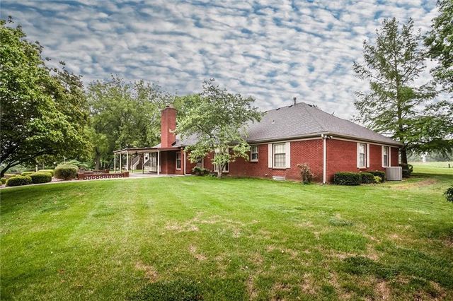 1406 S Golf Club Drive, Richmond, MO 64085