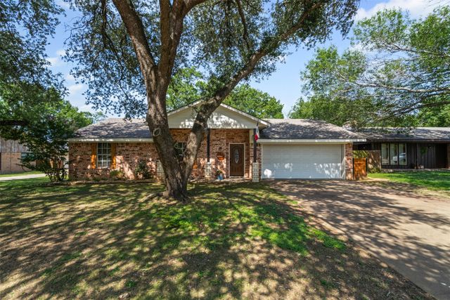 410 Sunset Drive, Cleburne, TX 76033