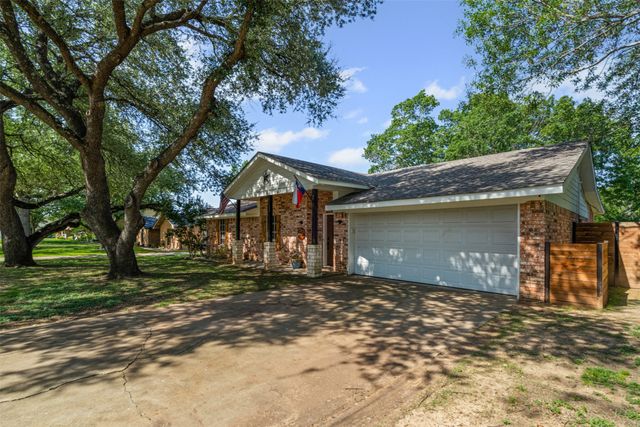 410 Sunset Drive, Cleburne, TX 76033