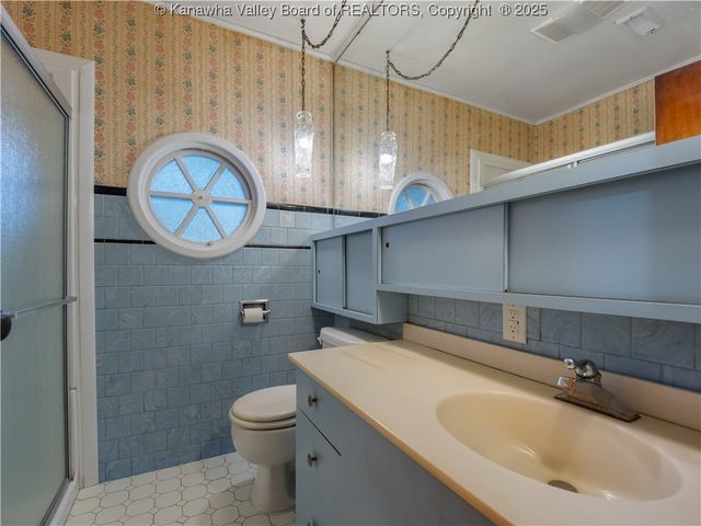 1216 W 12th Street, Nitro, WV 25143