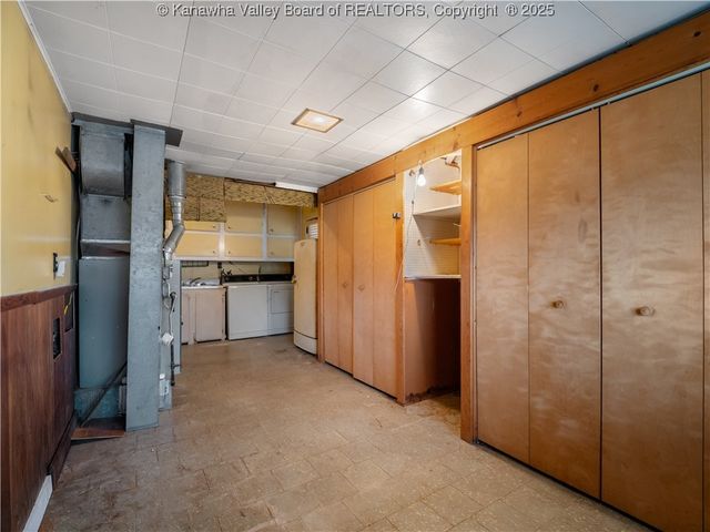 1216 W 12th Street, Nitro, WV 25143