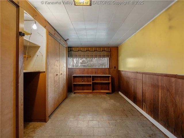 1216 W 12th Street, Nitro, WV 25143