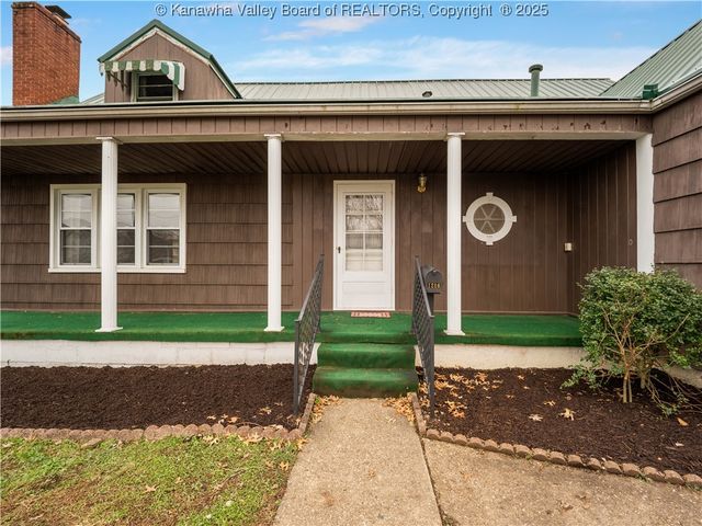 1216 W 12th Street, Nitro, WV 25143