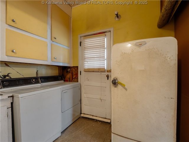 1216 W 12th Street, Nitro, WV 25143