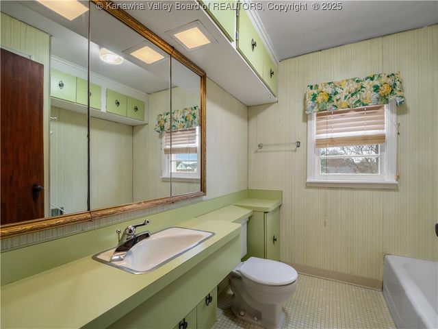 1216 W 12th Street, Nitro, WV 25143