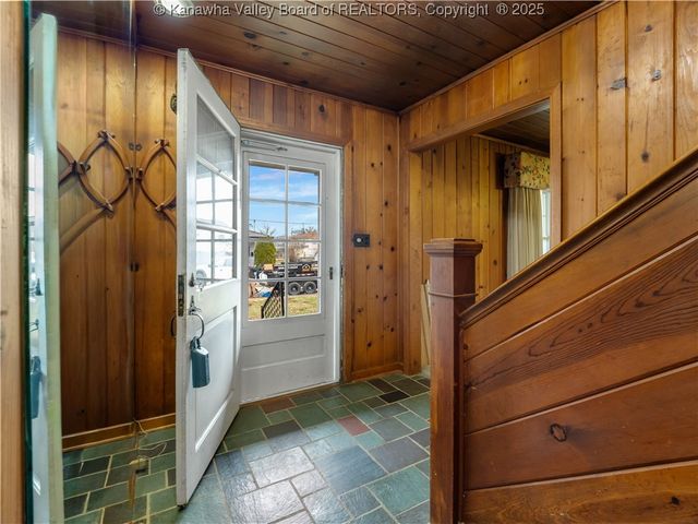 1216 W 12th Street, Nitro, WV 25143