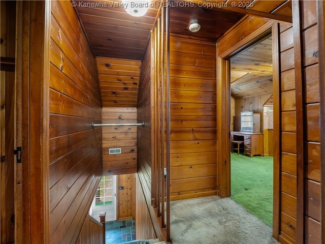 1216 W 12th Street, Nitro, WV 25143