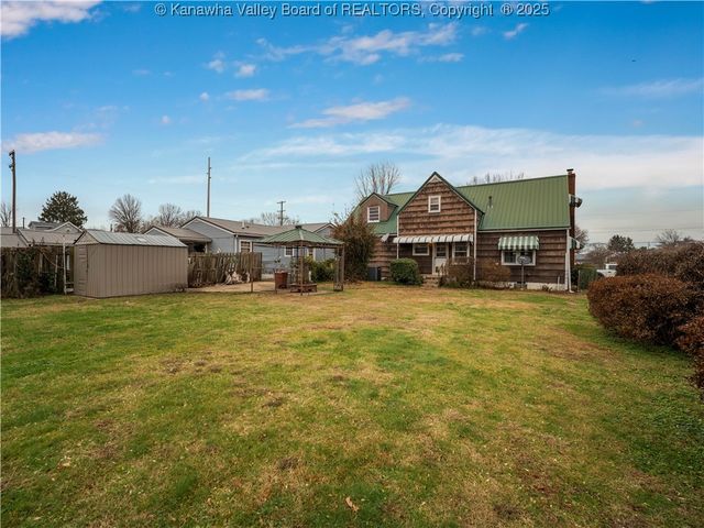 1216 W 12th Street, Nitro, WV 25143