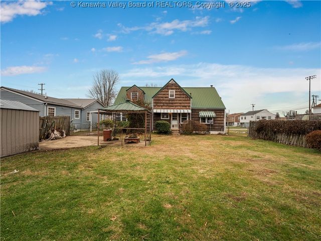 1216 W 12th Street, Nitro, WV 25143