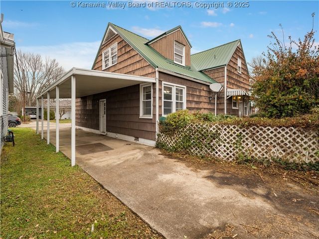 1216 W 12th Street, Nitro, WV 25143