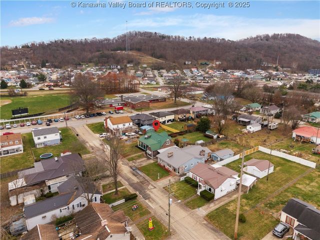1216 W 12th Street, Nitro, WV 25143