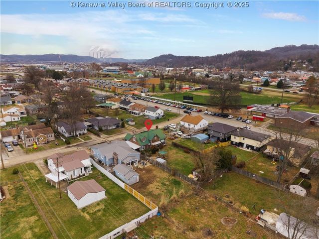 1216 W 12th Street, Nitro, WV 25143