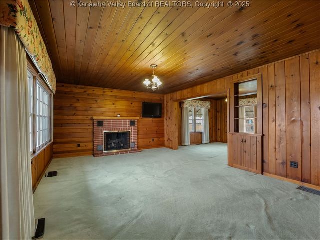 1216 W 12th Street, Nitro, WV 25143