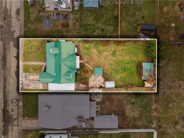 1216 W 12th Street, Nitro, WV 25143