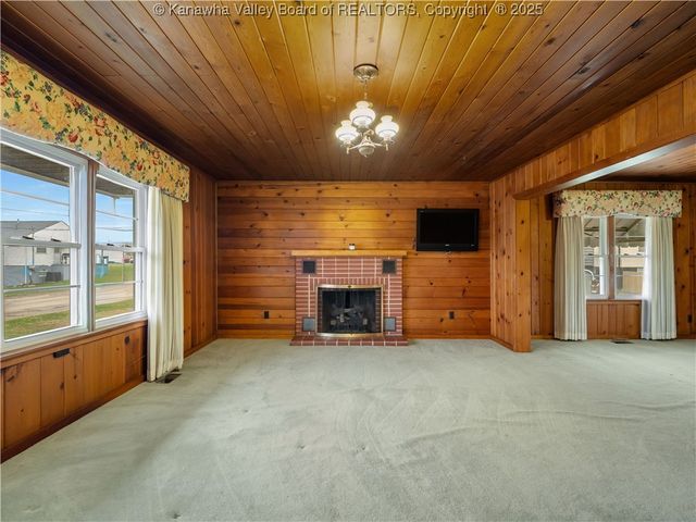 1216 W 12th Street, Nitro, WV 25143