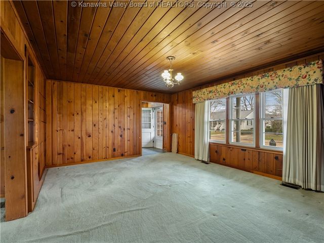 1216 W 12th Street, Nitro, WV 25143