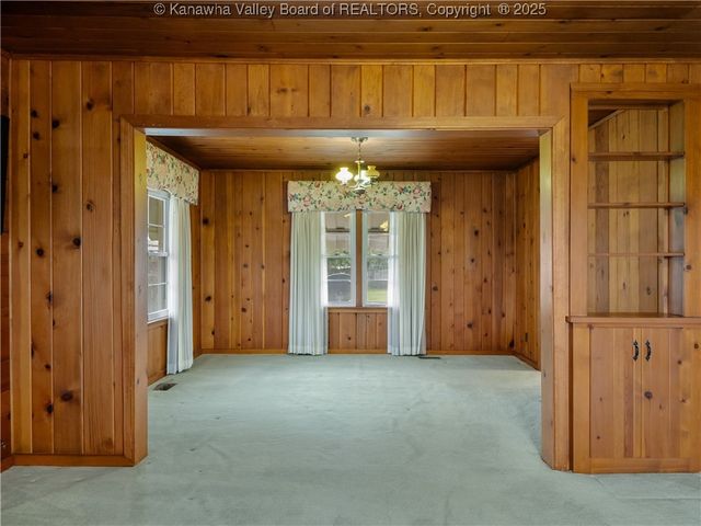 1216 W 12th Street, Nitro, WV 25143