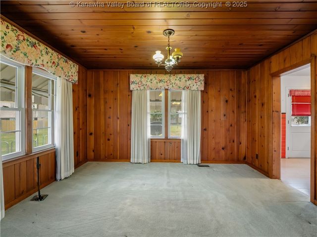 1216 W 12th Street, Nitro, WV 25143