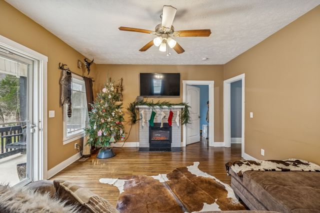 147 Sloan Branch Rd, Pleasant Shade, TN 37145