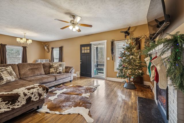 147 Sloan Branch Rd, Pleasant Shade, TN 37145