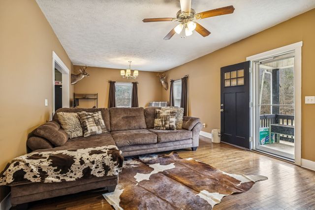 147 Sloan Branch Rd, Pleasant Shade, TN 37145