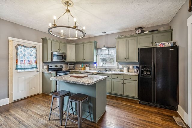 147 Sloan Branch Rd, Pleasant Shade, TN 37145