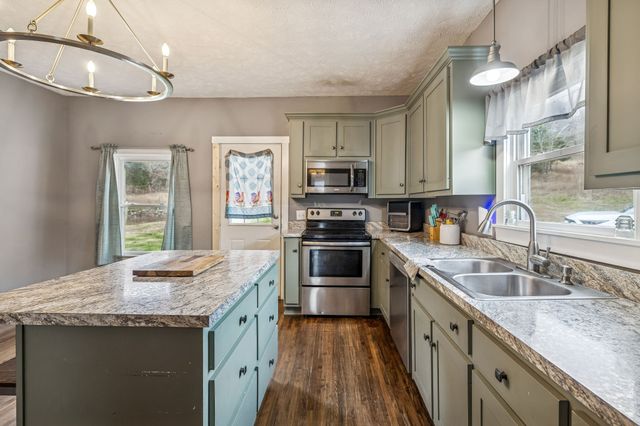 147 Sloan Branch Rd, Pleasant Shade, TN 37145