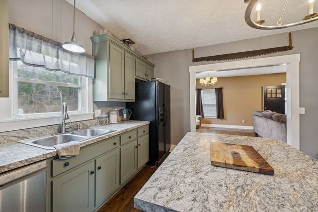 147 Sloan Branch Rd, Pleasant Shade, TN 37145