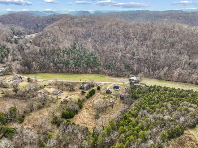 147 Sloan Branch Rd, Pleasant Shade, TN 37145