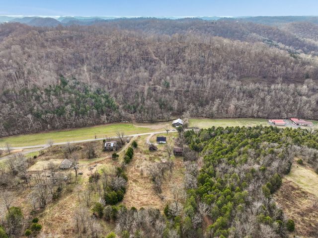 147 Sloan Branch Rd, Pleasant Shade, TN 37145