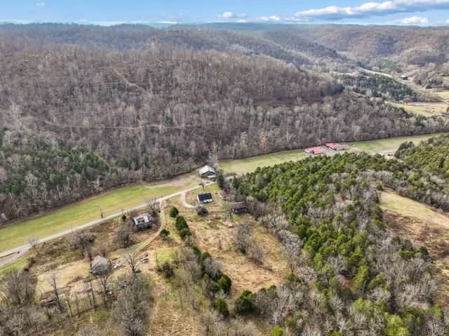 147 Sloan Branch Rd, Pleasant Shade, TN 37145