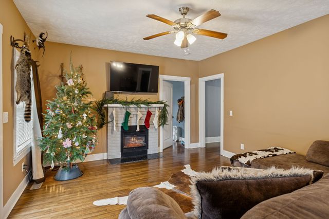 147 Sloan Branch Rd, Pleasant Shade, TN 37145