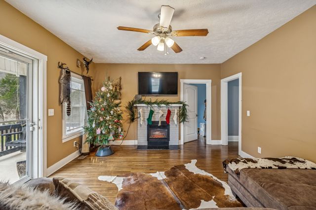 147 Sloan Branch Rd, Pleasant Shade, TN 37145